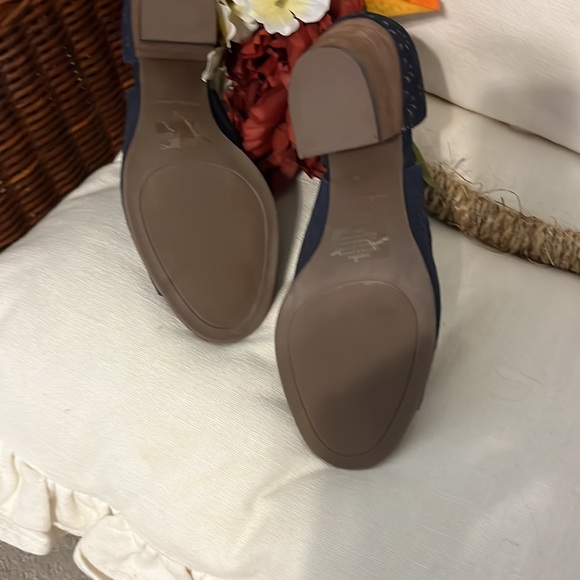 Crown & Ivy booties - Picture 5 of 5